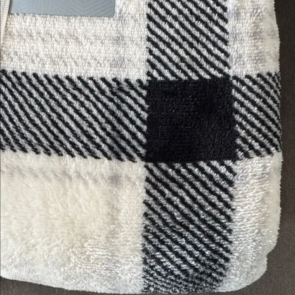 Wayland Square Sherpa Throw Blanket Black & White Plaid 50x60” NEW